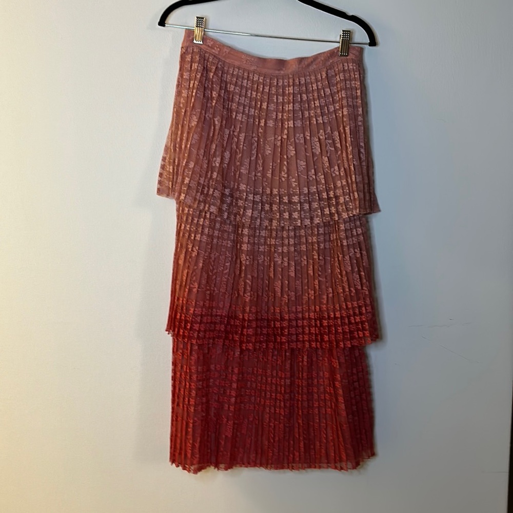 MAEVE (ANTHROPOLOGIE) PLEATED SKIRT. Tiered, lace, pink ombré. Size 8. NWT.